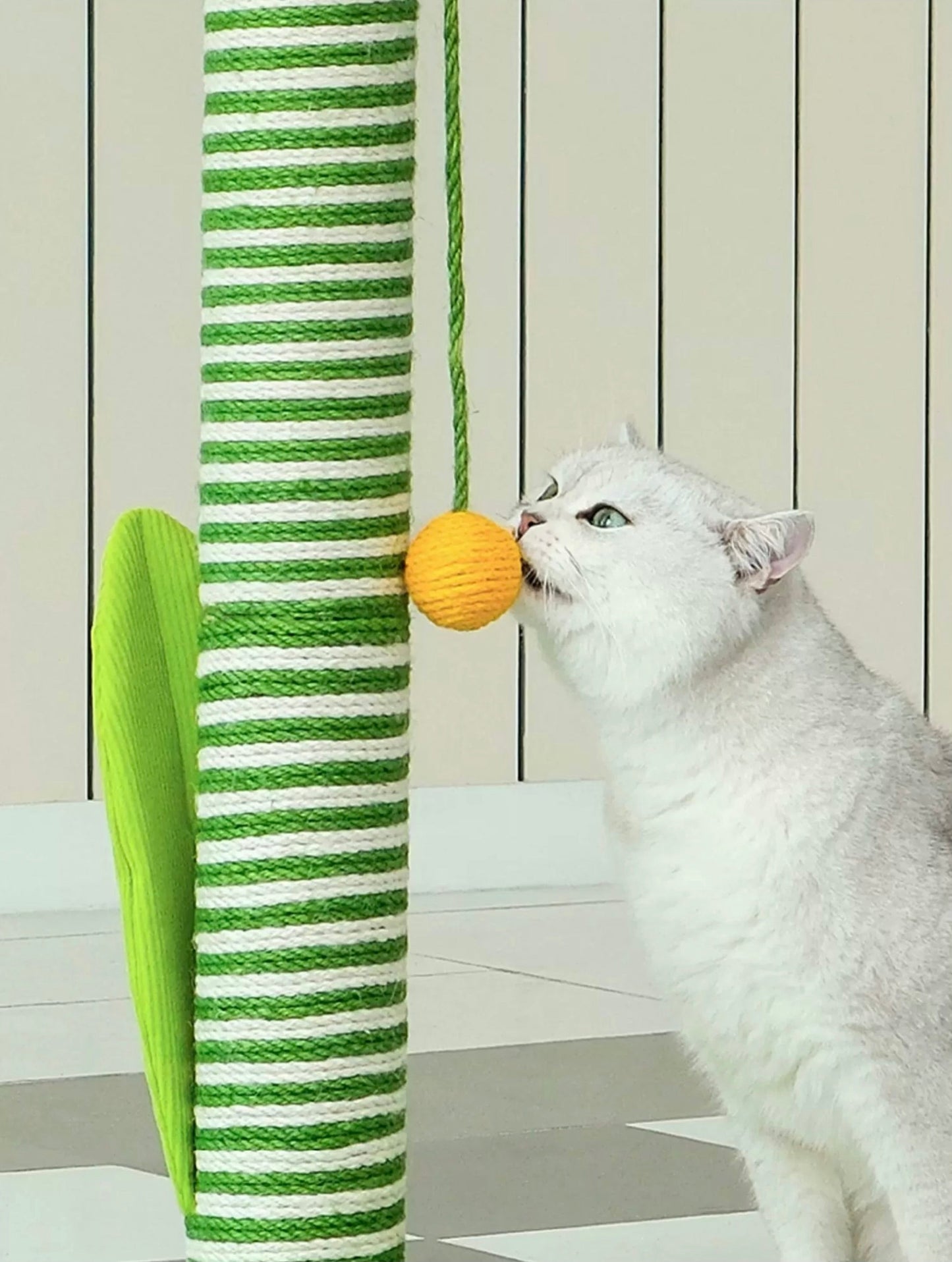 ZEZE Tulip Scratching Pillar