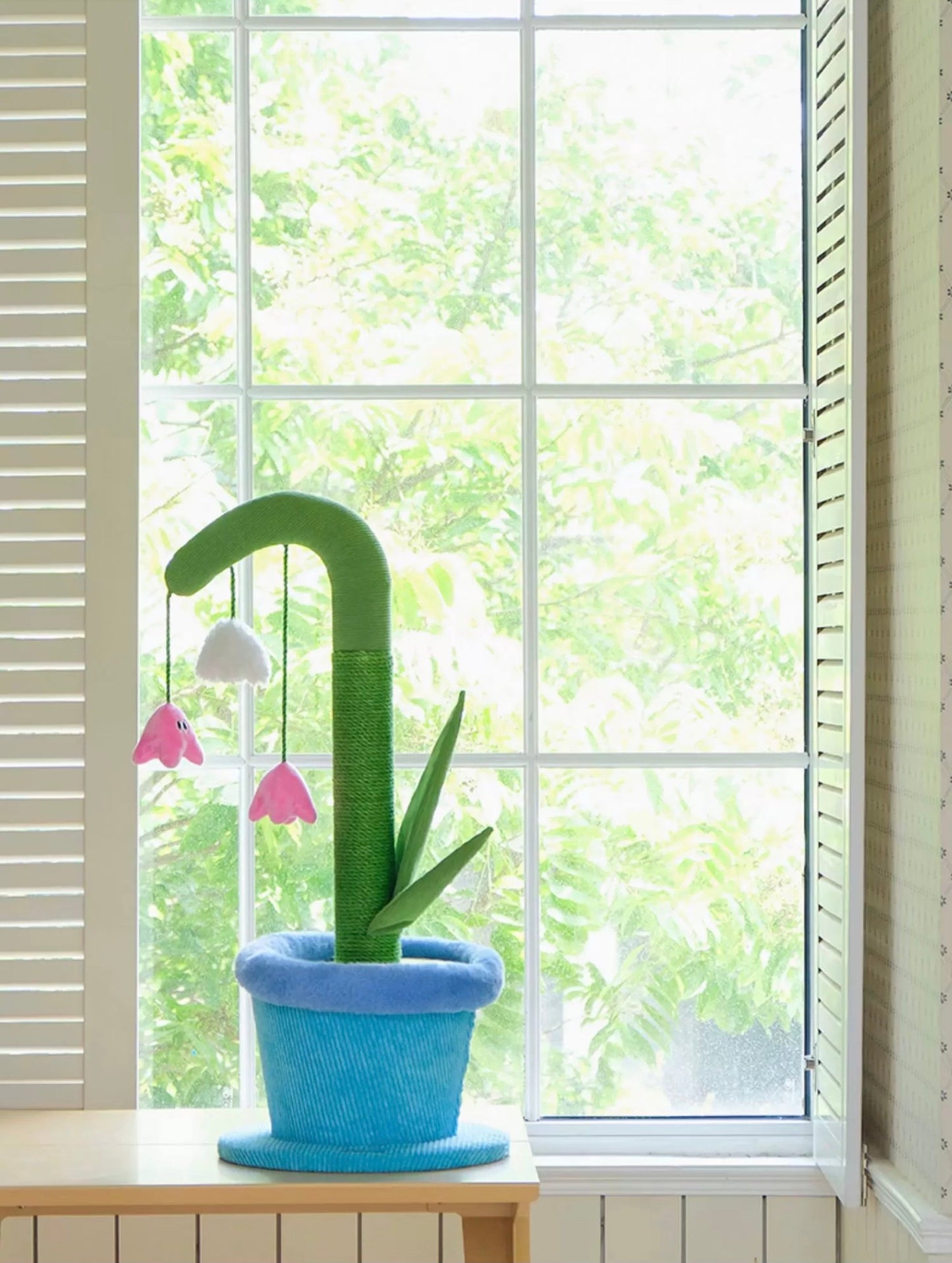 Lily of the Valley Potted Scratching Post