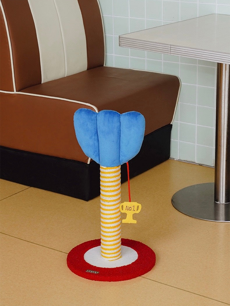 ZEZE Red Heart Dart Scratching Post
