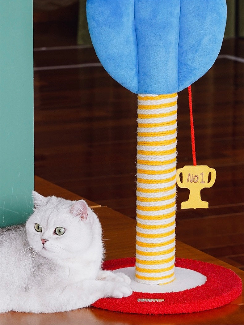 ZEZE Red Heart Dart Scratching Post