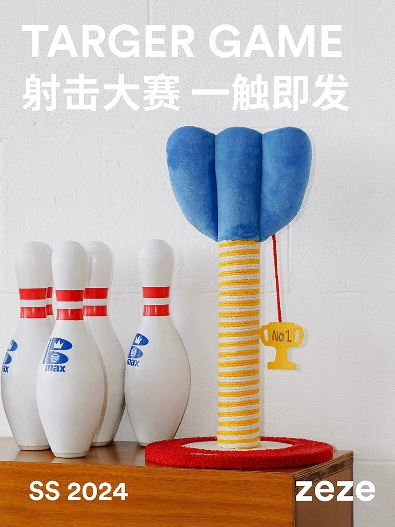 ZEZE Red Heart Dart Scratching Post